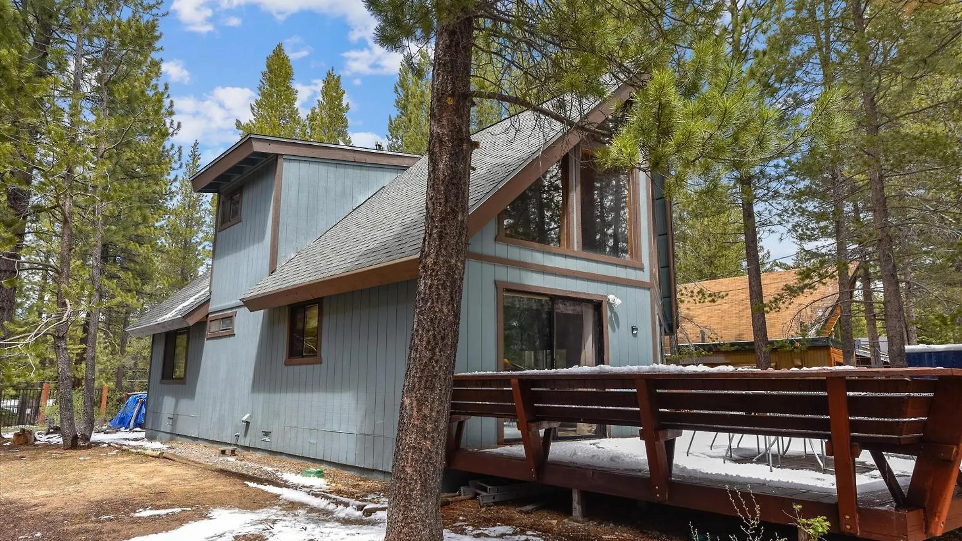 Only 7 Miles To Heavenly, Huge Deck, Pets Welcome South Lake Tahoe