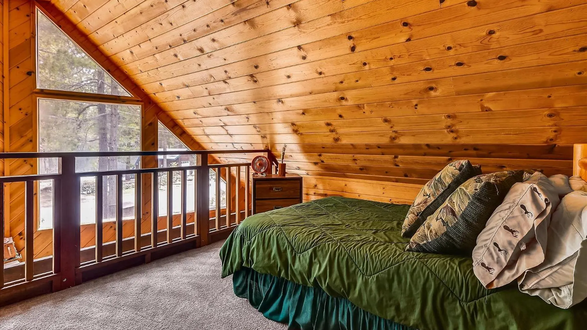 Only 7 Miles To Heavenly, Huge Deck, Pets Welcome South Lake Tahoe