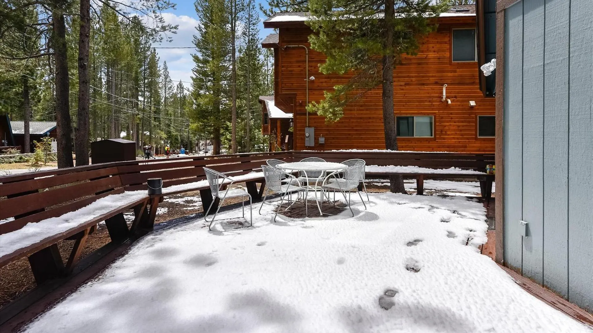 Only 7 Miles To Heavenly, Huge Deck, Pets Welcome South Lake Tahoe USA